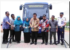 PJ BUPATI BEKASI RESMIKAN BUS SEKOLAH,TAMAN AKUN HATI PKK,DAN BUKA LOMBA KEBUT DAYUNG DI MUARAGEMBONG