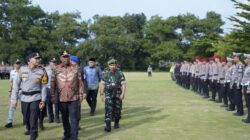 Plt Bupati I Komang Koheri Tinjau Apel Gelar Pasukan Operasi Ketupat 2026 di Gunung Sugih