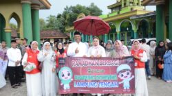 Plt Bupati I Komang Koheri Berbagi Takjil dan Safari Ramadhan di Punggur