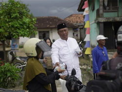 Plt. Bupati Lamteng Bagikan Takjil dan Gelar Safari Ramadan di Bumi Nabung