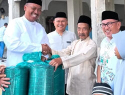Plt. Bupati Lamteng Salurkan Bantuan Ibadah dalam Safari Ramadan di Rumbia